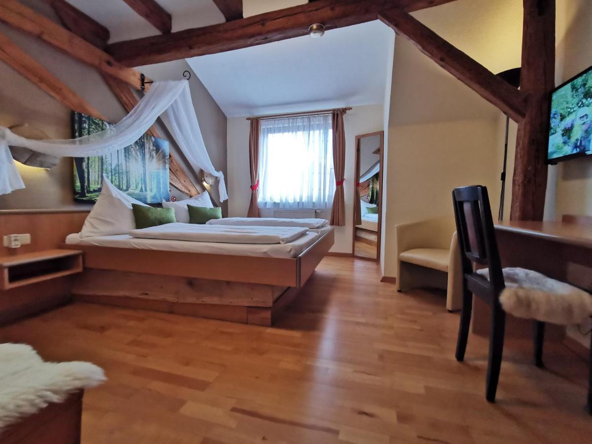 Werbach Gasthaus & Hotel Drei Lilien מראה חיצוני תמונה